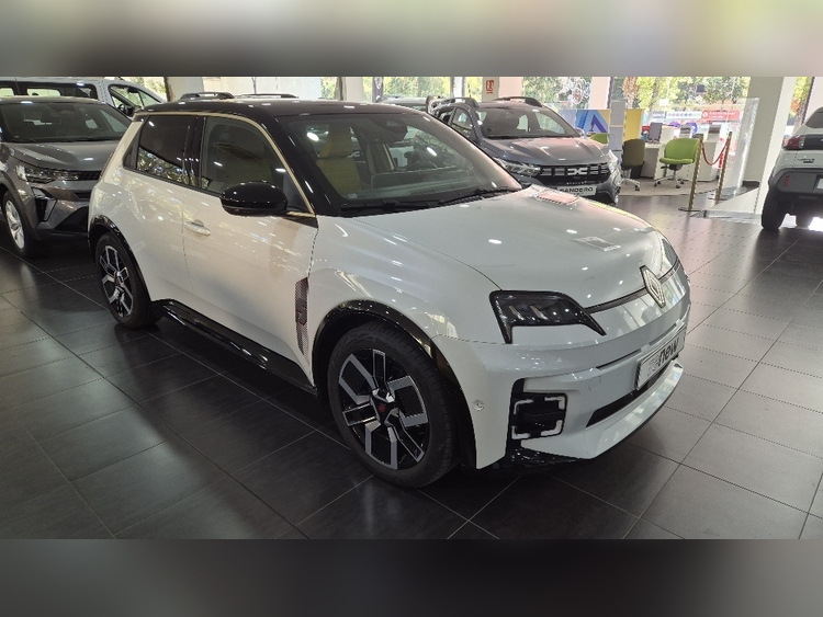 Renault 5 E-Tech 150 Comfort Range Iconic Five foto 3